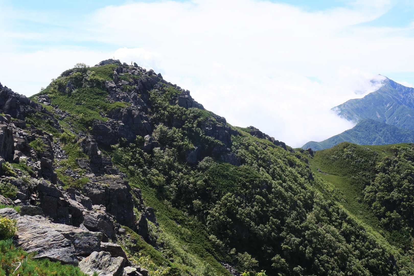 アサヨ峰山頂とガスる北岳