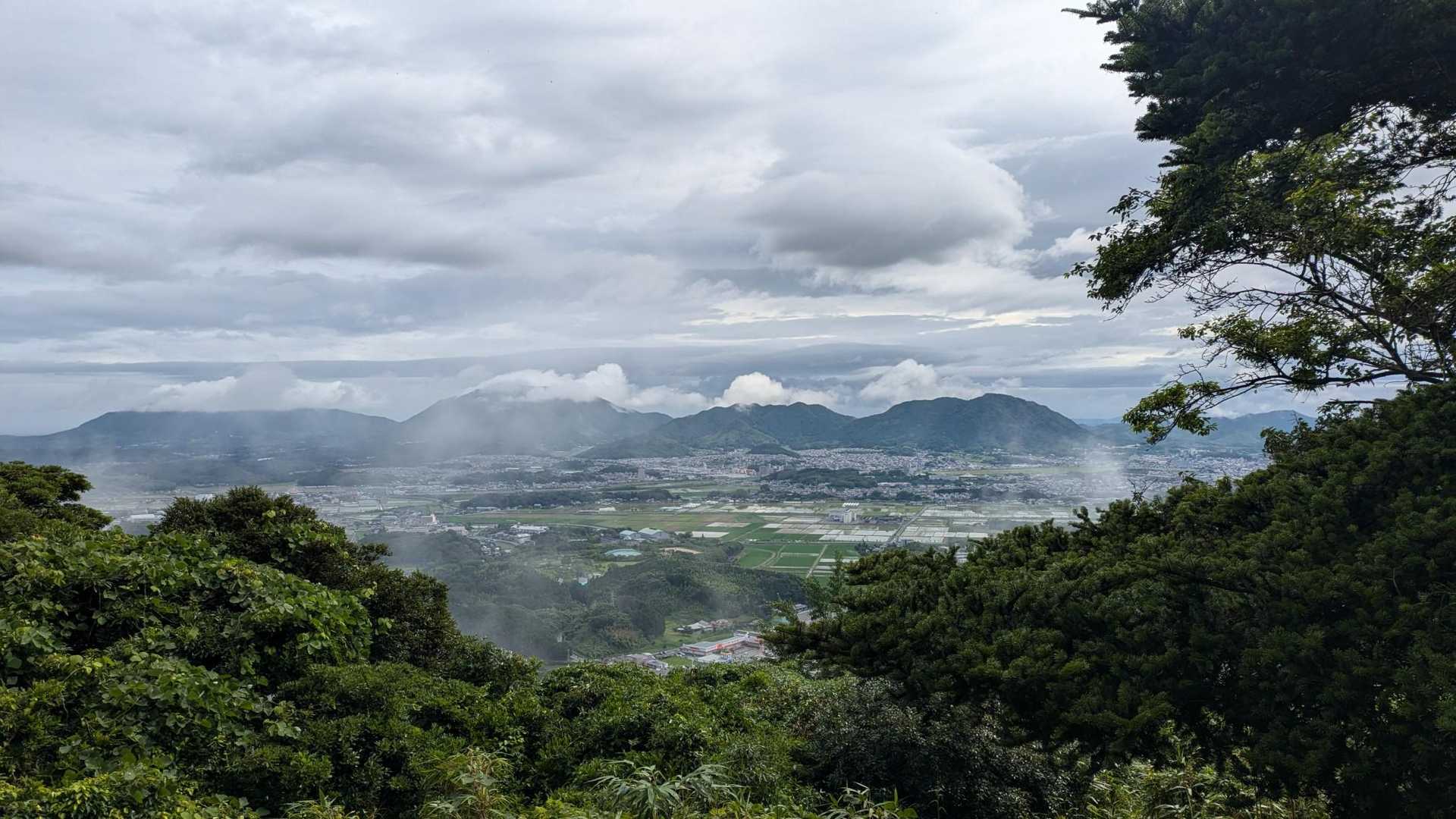 雨がざーと降りましたが、カッパ着たらあちー