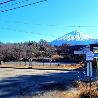 紅葉台から下りて、少し車道を歩いて道の駅なるさわに戻りました。