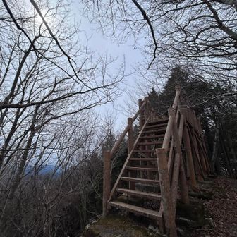 展望台があります。
景色は、、、うーん😭