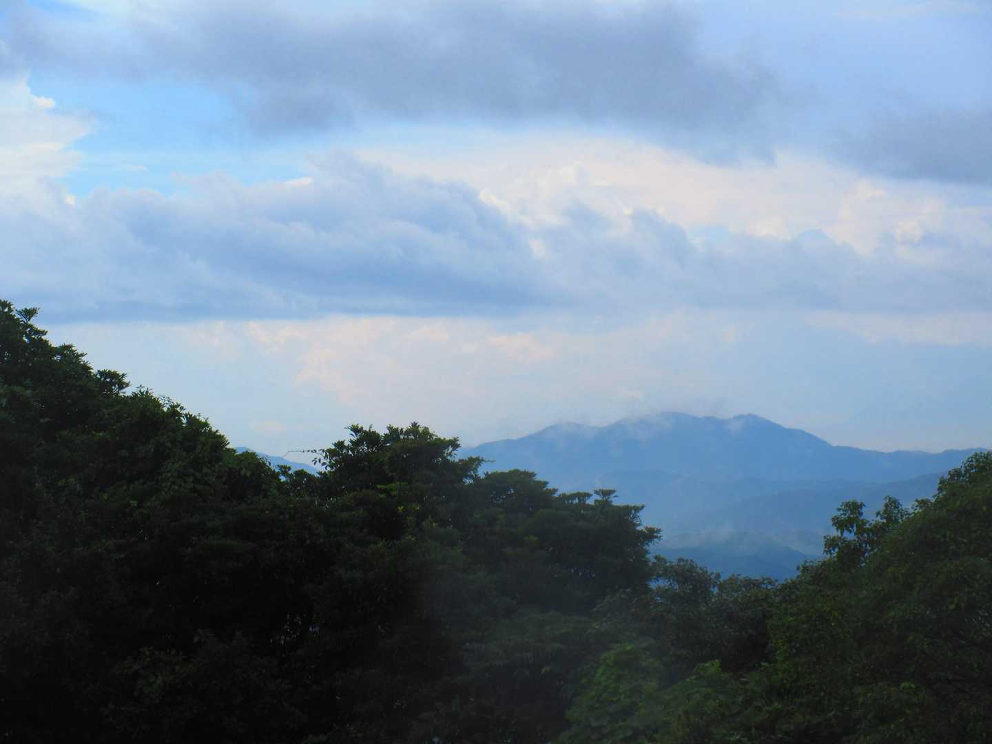 少し青空〜🌥️🌥️🌥️