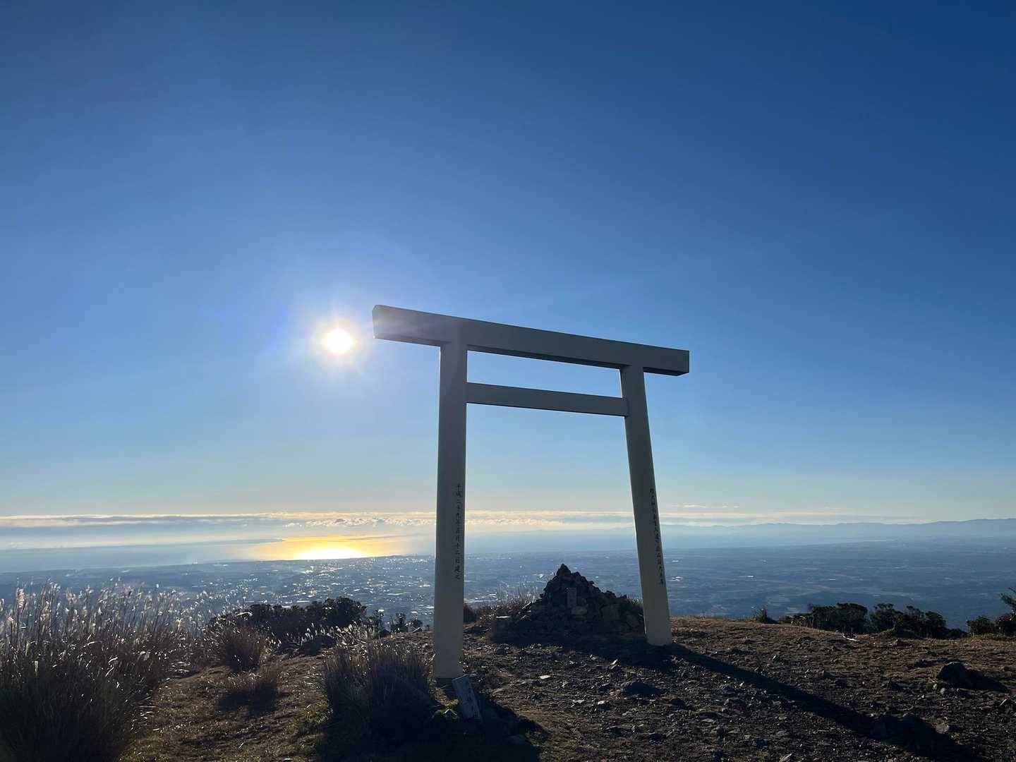 入道岳到着🙌
朝日と鳥居がとっても綺麗😍
ご来光登山でも良かったかな〜😊