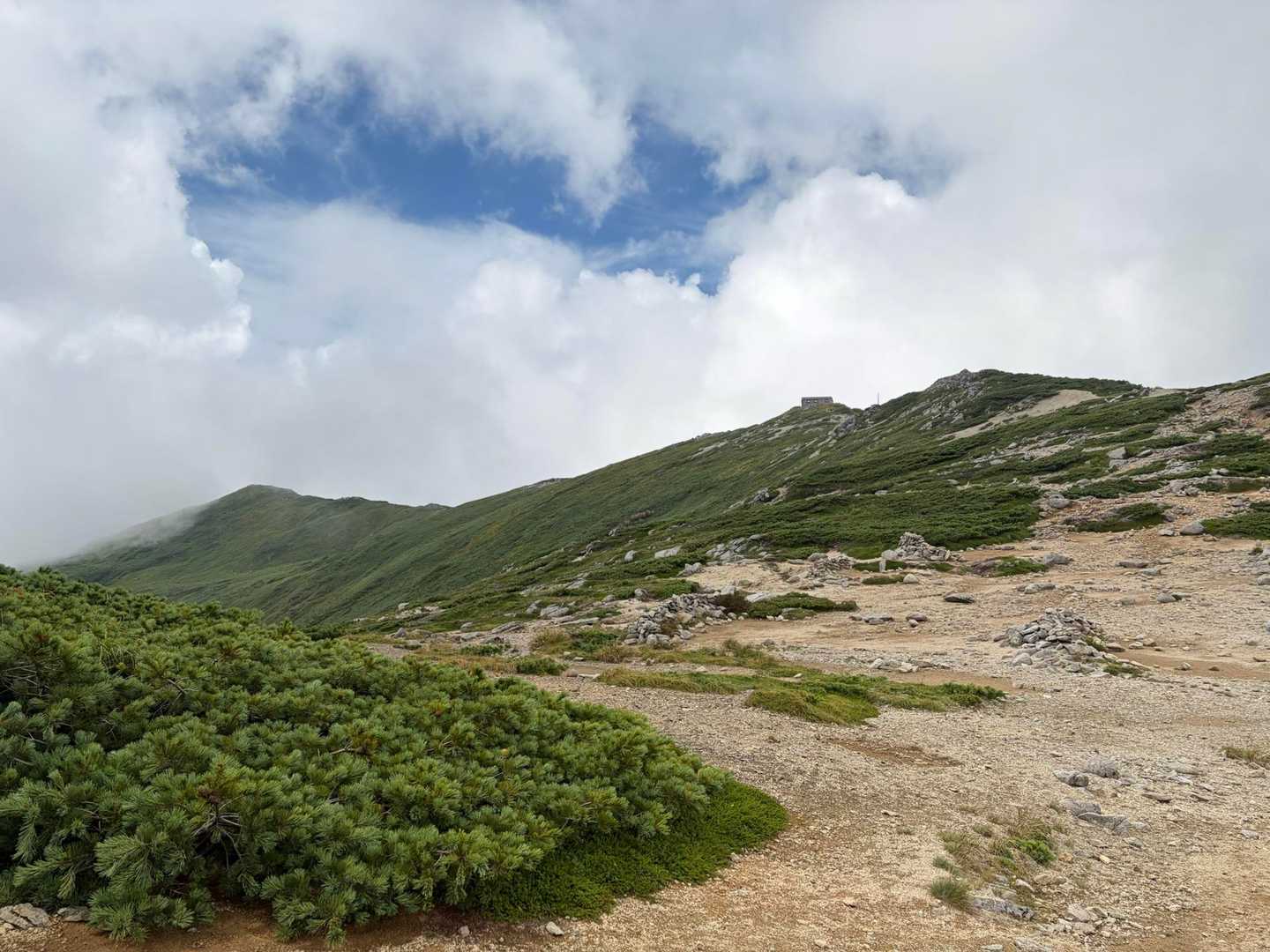 スイスイしてたら青空発見💡
全力で夏休みしてる😆🌻🌊🏔️