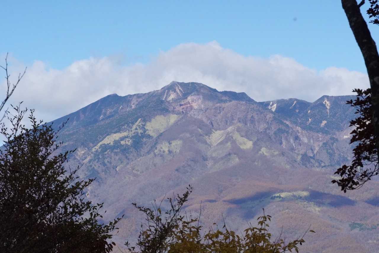 女峰山が綺麗に見えた。まだ雪はない。