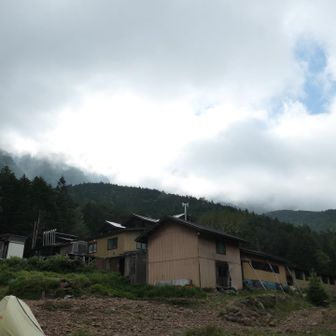 赤岳鉱泉着。どこのピークも雲被ってるんですが😵‍💫