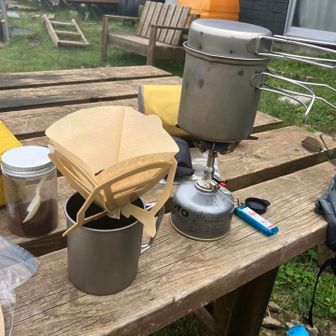 木の又小屋まで降りてベンチ借りて珈琲屋開きます🤣
お店広げてすみません🙇‍♂️