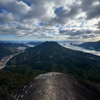 陽が当たってないので暗いですね…
牛の背に行ってみます