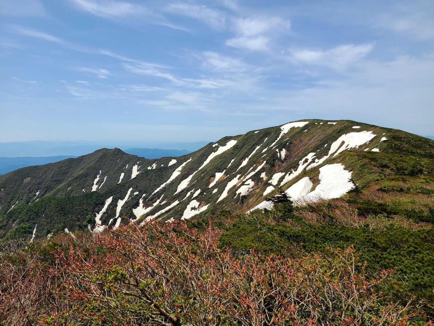 南屏風岳＆不忘山を望む。