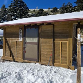 愛大避難小屋へ....なかなかいい感じ（今度泊まりに来よう）