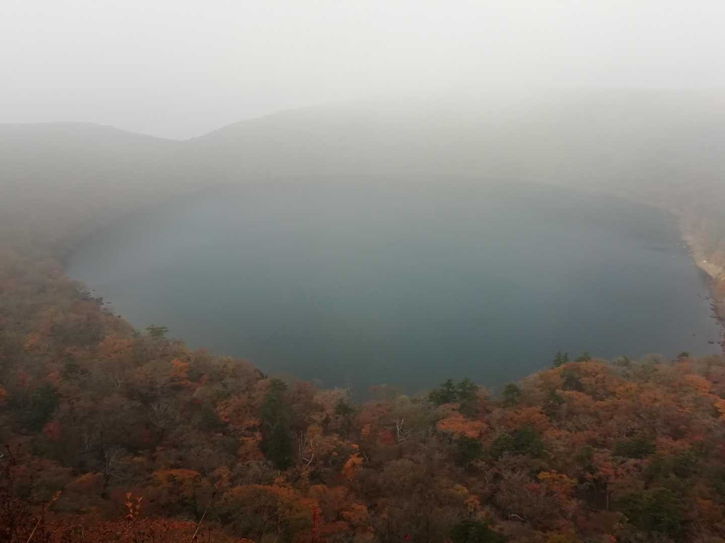 所々にある展望スポットで見る湖面