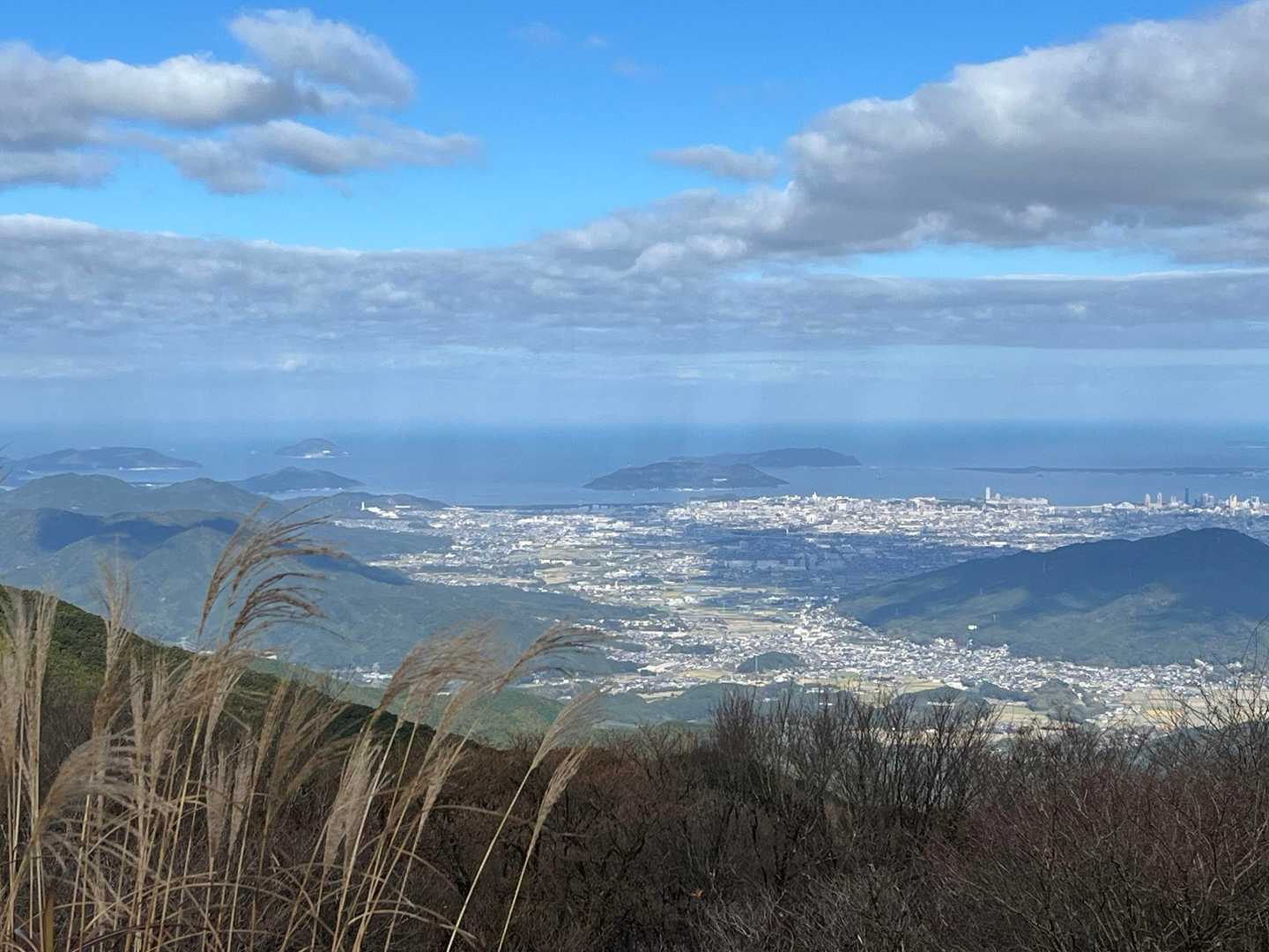 福岡市街と博多湾が一望