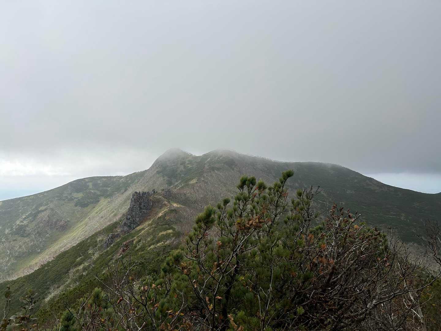 藻琴山の山頂☁️