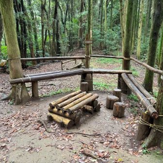 いつもは人がいて撮れなかった三角休憩所。ここを左折
