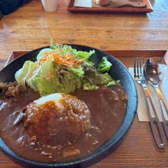 ビーフシチューは、前回食べたのでカレー😋