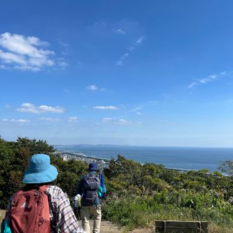海を眺めながら歩く