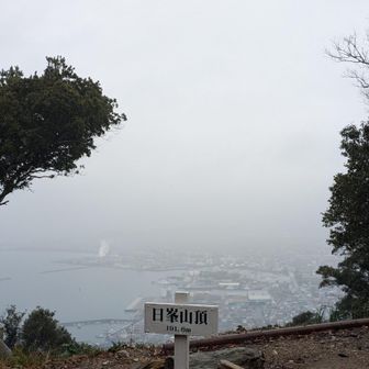 山頂
小松島方面
天気が良ければ青い空と海と街…