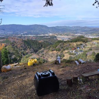 万燈山から。ここでようやく展望が開ける。