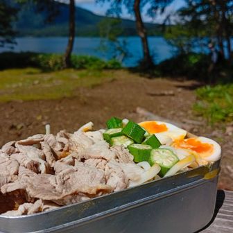 暖かいベンチで
やっとの昼めし😋

一ノ瀬からバスに揺られ大清水へ👍