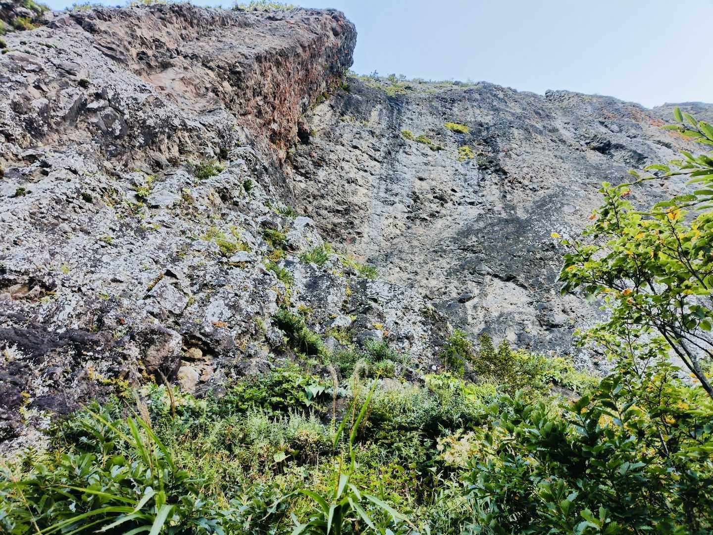 目の前(頭上↑)に駒ヶ岳の岩峰が!🪨
大迫力!😲