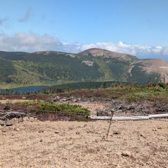 東吾妻山より一切経山、鎌沼を