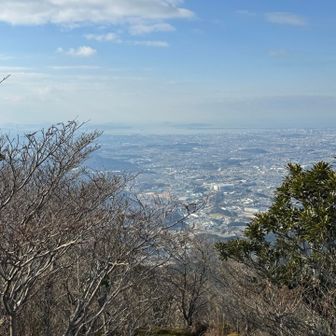 博多湾。志賀島が見えます。