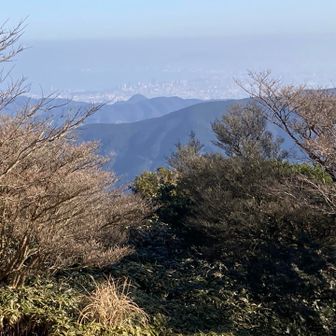 快晴。福岡市内が霞んで見える