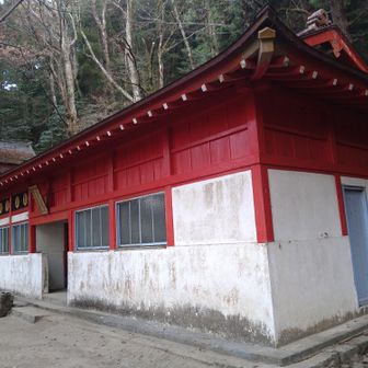 市房神社の本殿は市房山4合目にあります🏚️