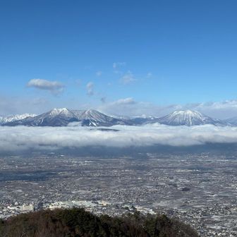 坂田山から飯縄山、高妻山、黒姫山、いい天気☀️