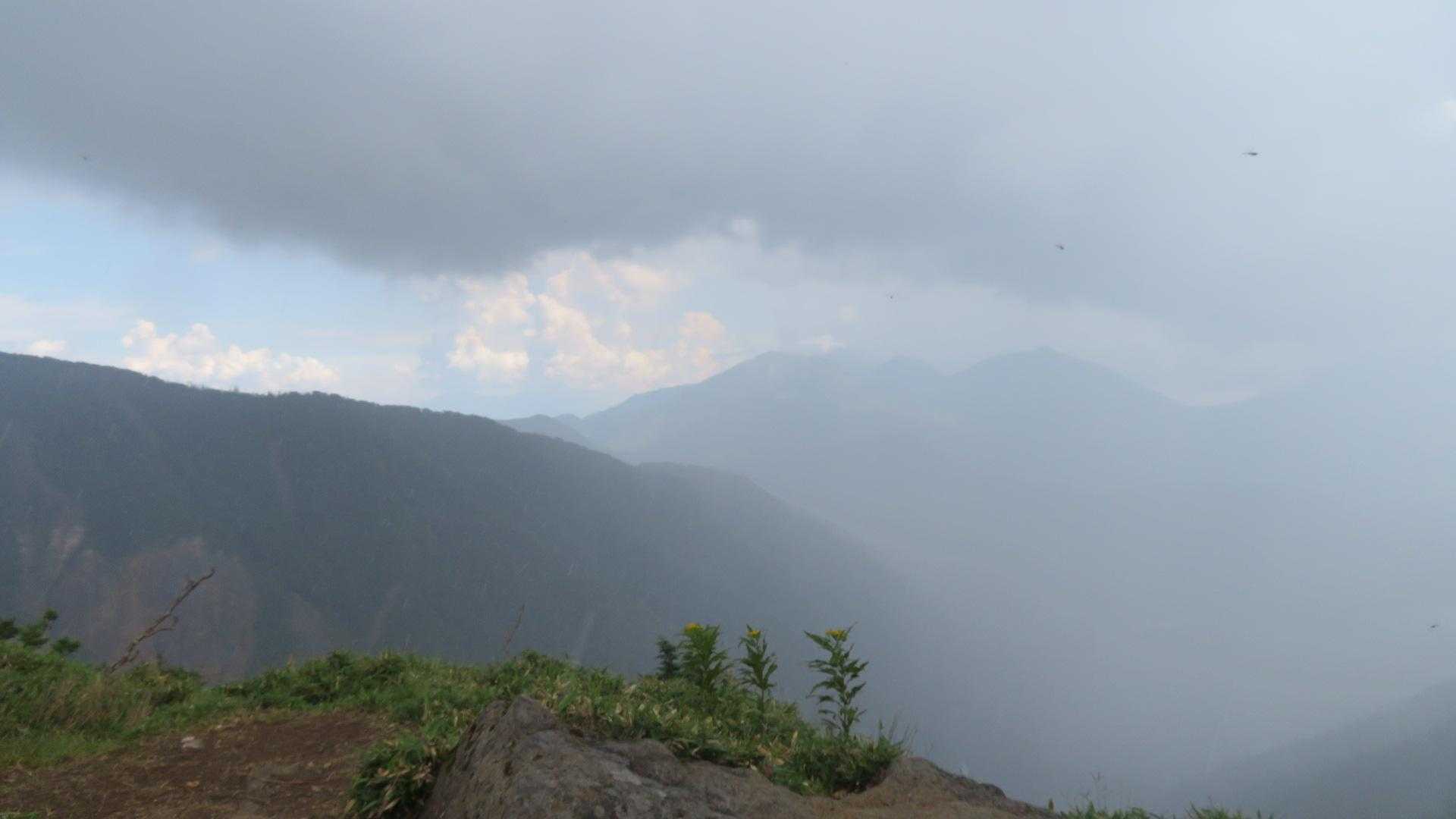 急いだつもりだったんですが…金精山で雨に!!
雷も…(;_;)