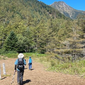 後方に見える赤岳に向けてスタート🥳
賽の河原にて