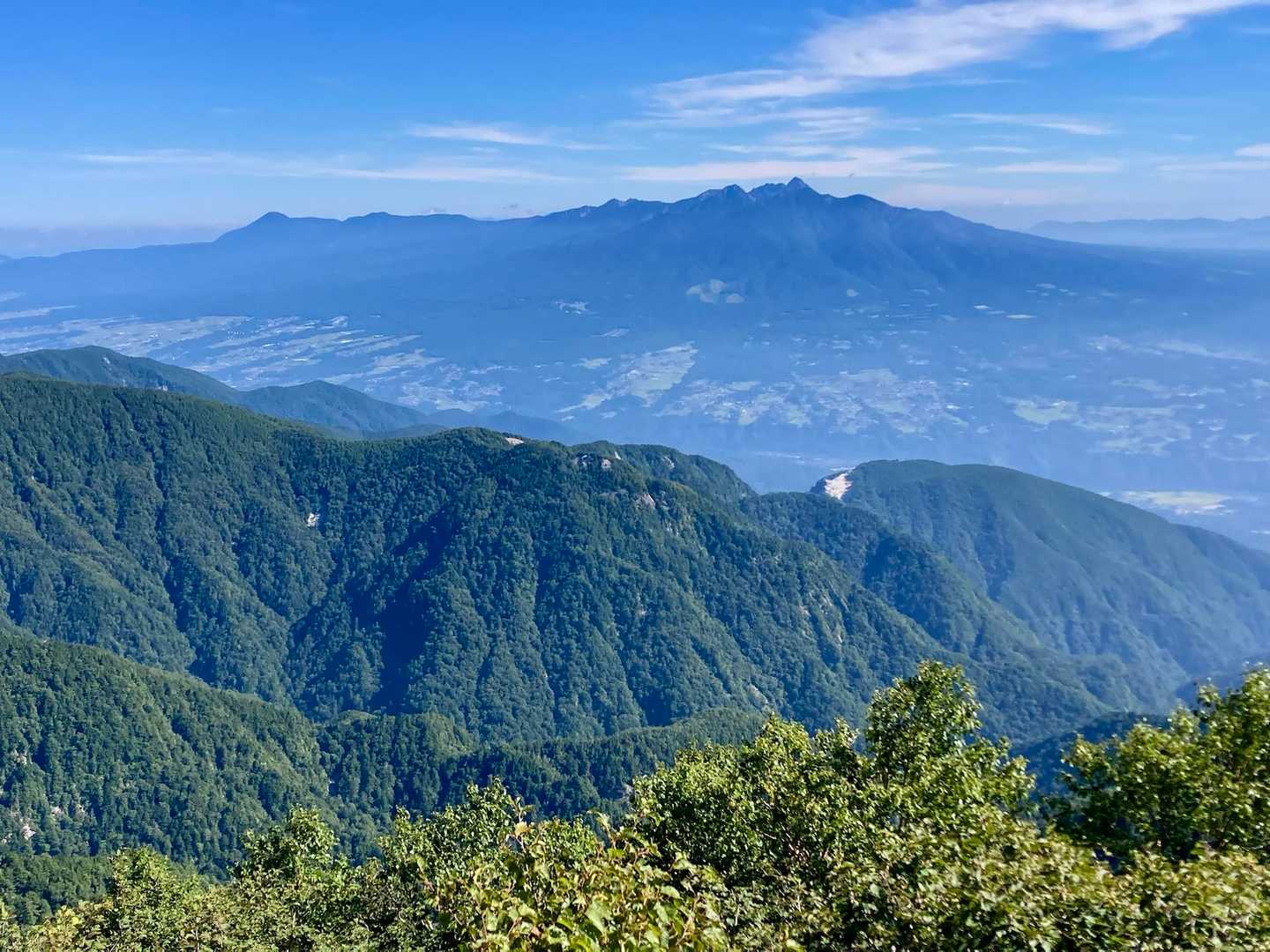 黒戸尾根コース | 駒ヶ岳講の信者も通った日本三大急登を歩き、白い三角錐の頂への写真