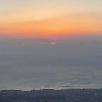 太陽が顔を出し始めます