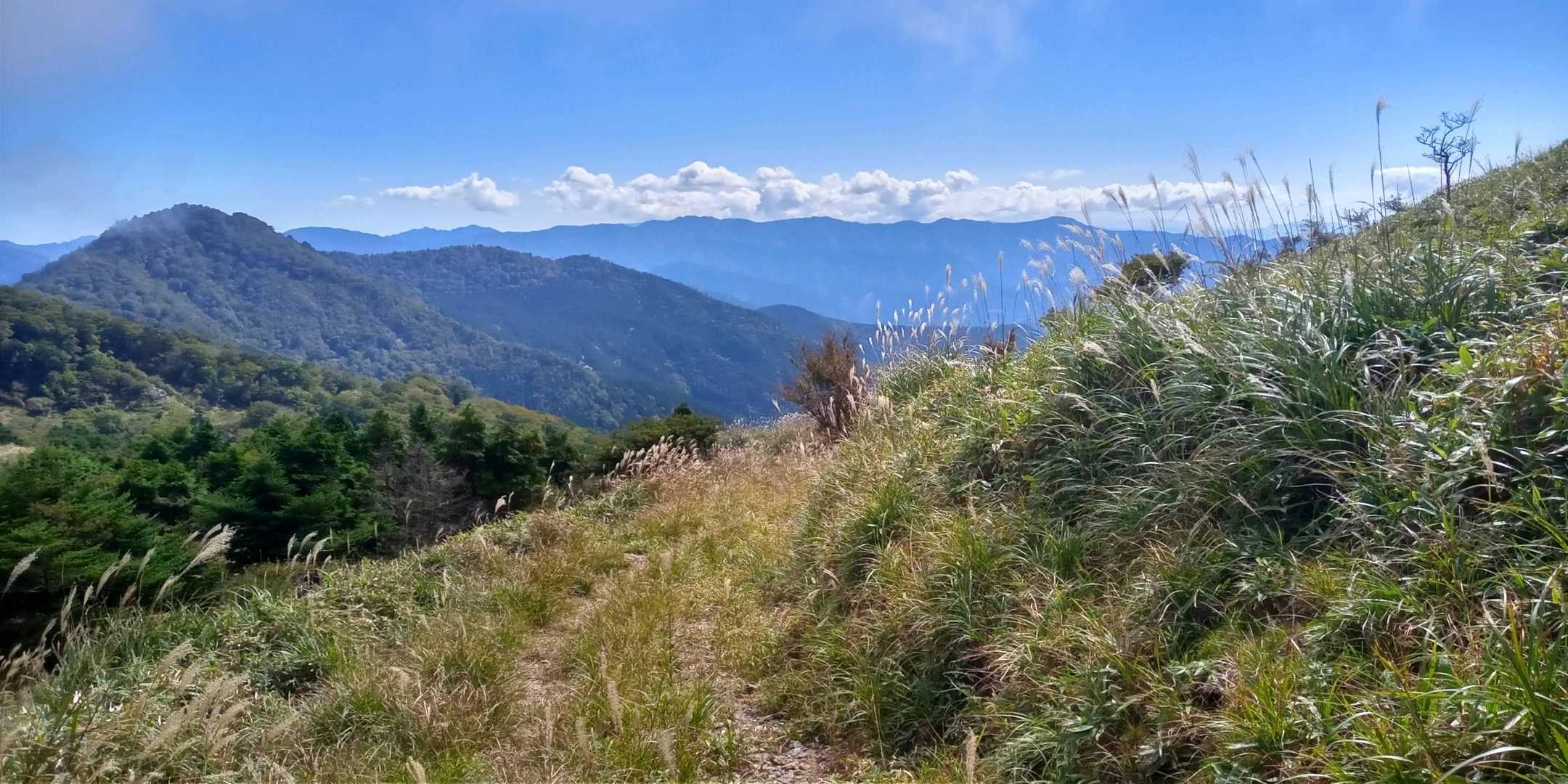 遠くに剣山系も…!