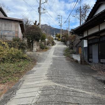 意外と急なつくば道を、駐車場から登ります。