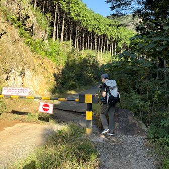 道なりに進む。途中、キレイなレストラン、観光テント場がありました⛺️