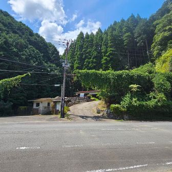 車道から南側登山口へのアプローチ
