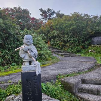 おはようございます。
1年ぶりですね😊
お邪魔いたします。

ちょっと眠いけどぉ〜🤭
鳥海山の🍁紅葉🍁愛でに
Let's go👣
