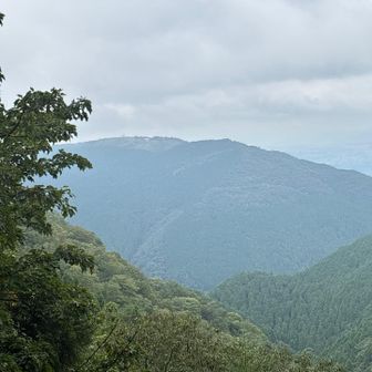 山の天気は変わりやすい😅
葛城山山頂が見えました。
