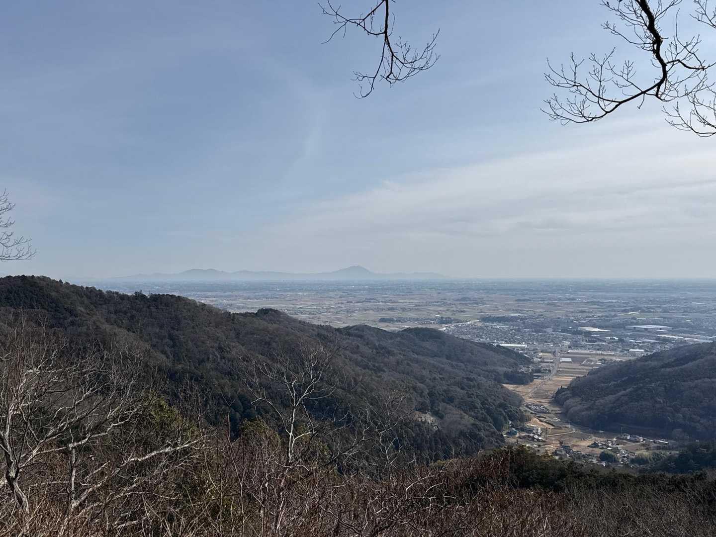 遠くに筑波山