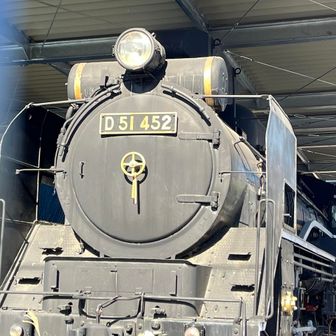 青梅丘陵出口近くにある鉄道公園。昔よく子供を連れてきたもので、まだ置かれているデゴイチ。
当初、マニアによる窃盗が多かったと聞いたことがある。まったく鉄道マニアは！と言われる事案、今も昔も変わらんねー😮‍💨