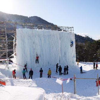 山頂はガラガラでしたが小屋は盛況　