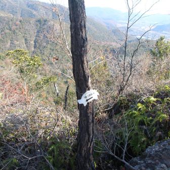 涸沢峰まで帰って来たけど、
山頂部に沢山の人が溢れていて早々に退散
ジャンダルムを目指します♪