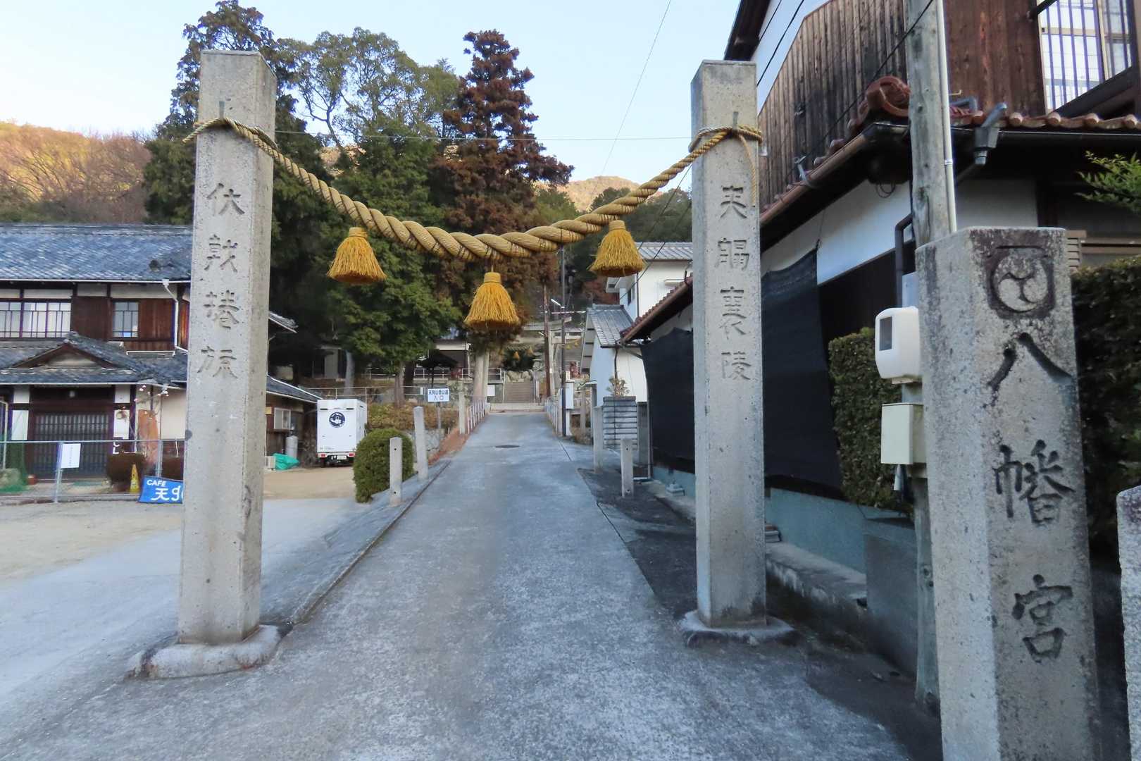 寒河コミュニティセンターに停めさせてもらって開始。寒河八幡宮が登山道入り口なのに小銭入れ忘れて参拝出来ず。通らせてもらったのに申し訳ない。