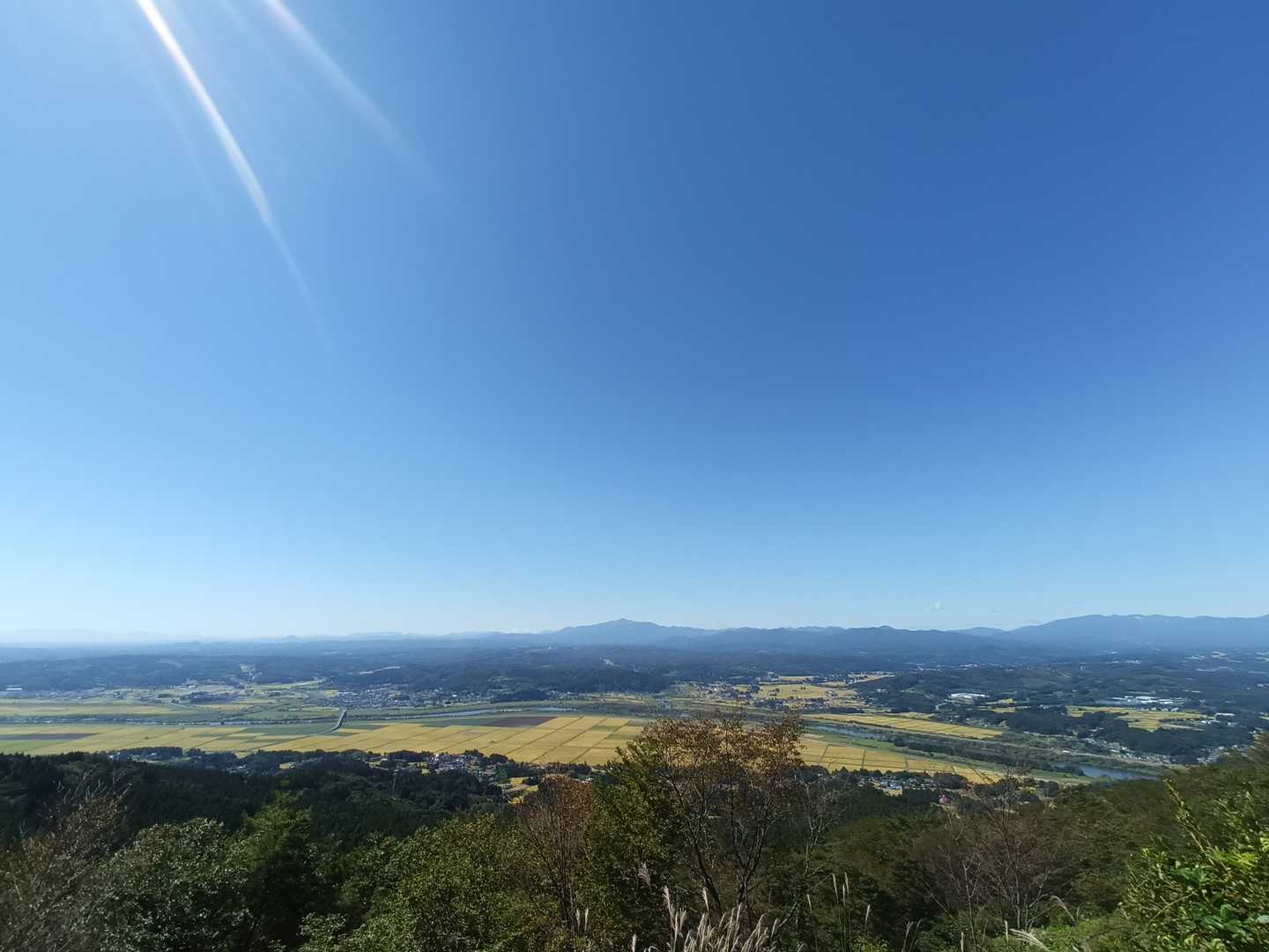 大文字焼き跡からの栗駒山。