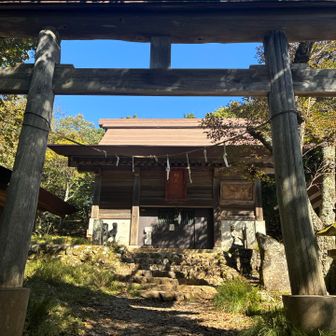 山頂の御岳神社⛩️