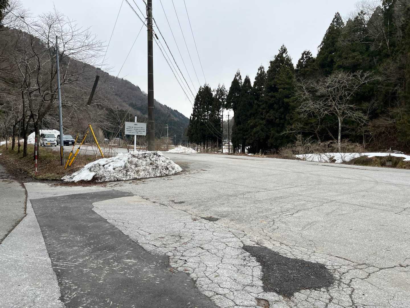 ひたすら降ってようやく下山。
数台停まっていた車も最後は私たちだけでした。
