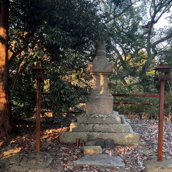 この五輪塔は愛染律院住職の墓なのか