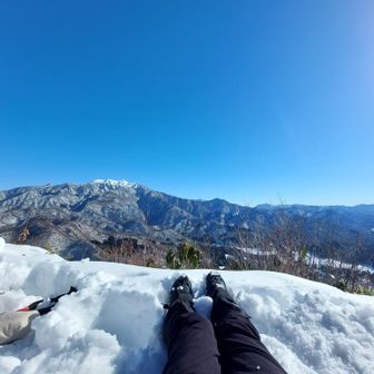 お 昼寝したいくらい
気持ちいいので寝転んでみた😁空青いな～✨