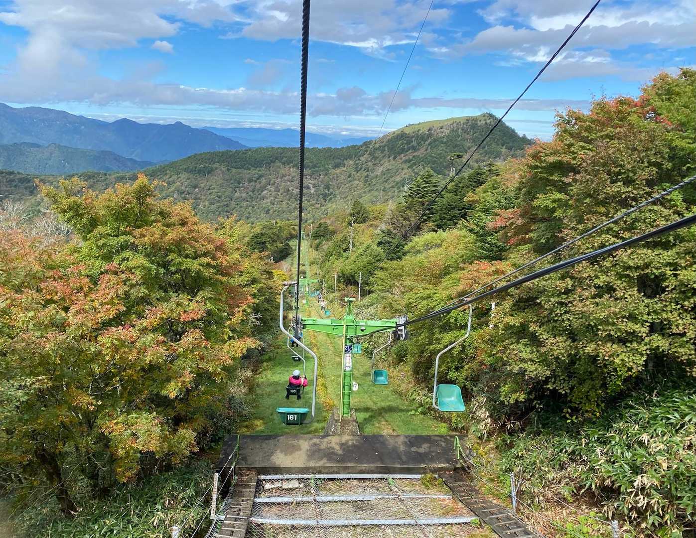 皆さん　暴風雨の中🌀剣山登山お疲れ様でした💦
また絶対にリベンジしましょうね👍
素晴らしい景色を眺めながらリフトで下山🚠
下山したらお天気☀️山あるあるですよね〜😂