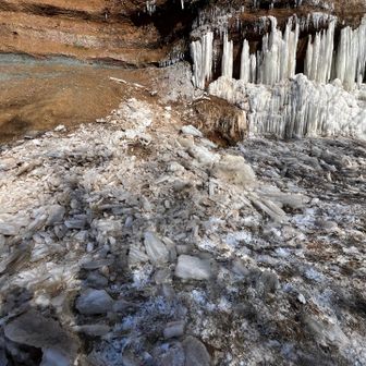 だいぶ崩れ落ちてます